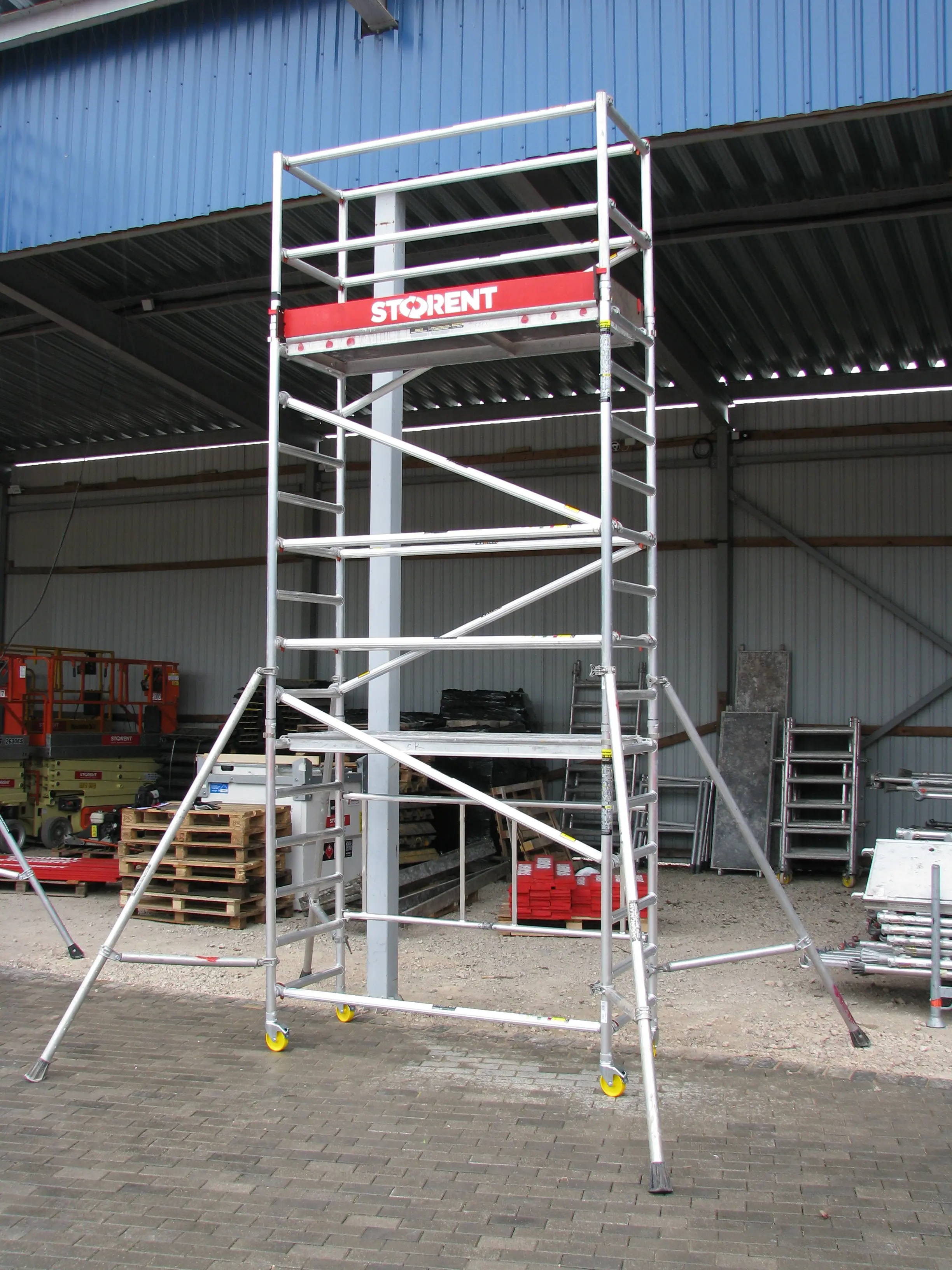 Aliuminio bokštai Minimax, 0.75m x 1.82m x H=5.7m(platforma)